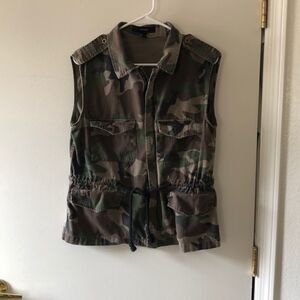 Forever 21 Camo Vest Size S gently used